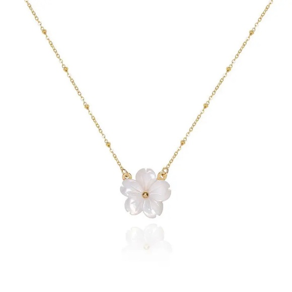 LALA JEWELRY White Shell Flower Necklace Gold Plated - Picture 1 of 5